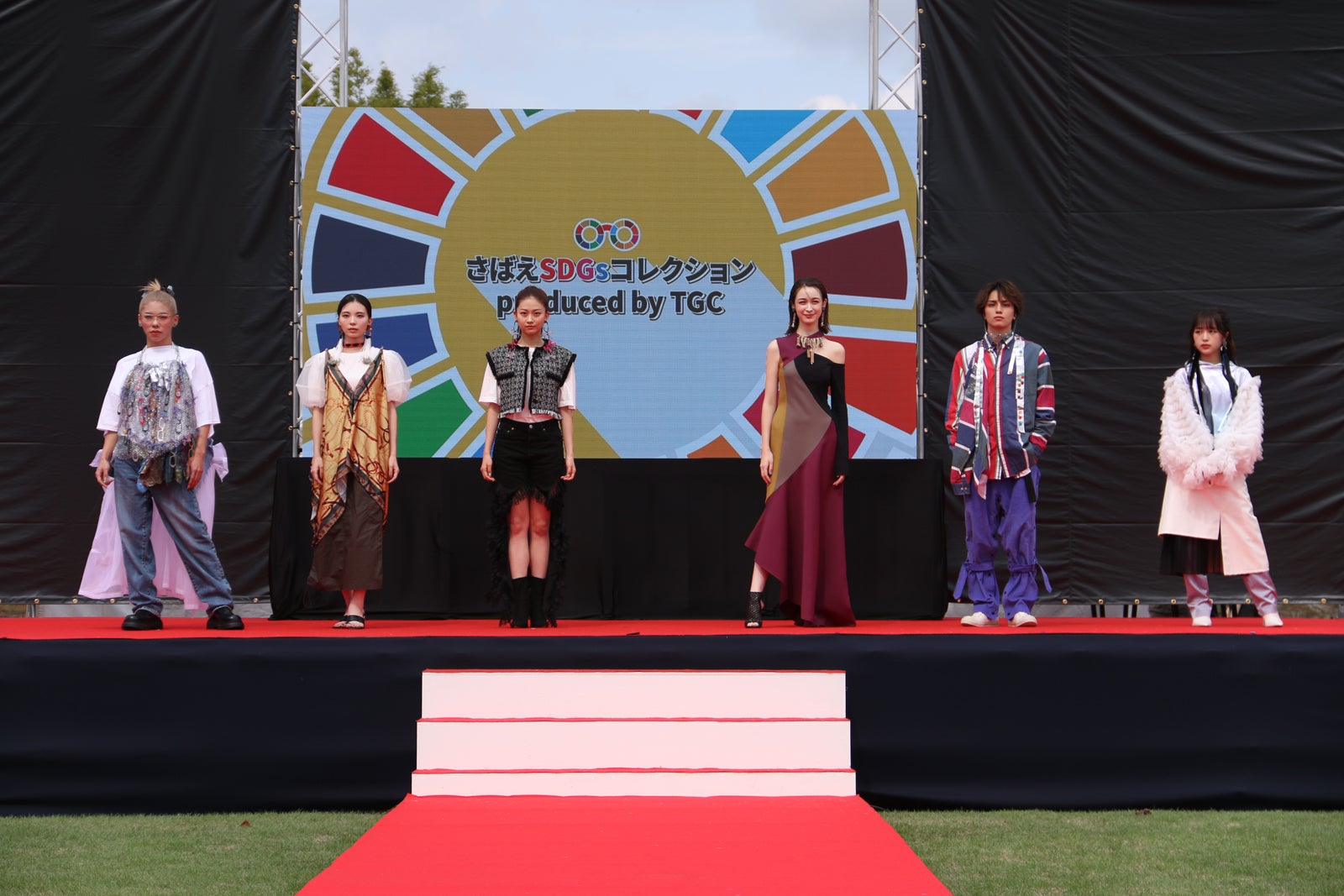 （左から）とうあ、川口ゆりな、みとゆな、藤井サチ バンダリ亜砂也、なえなの（C）さばえSDGsコレクション produced by TGC