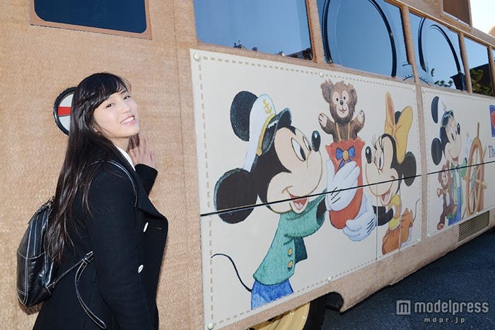 ダッフィーバス/モデル:矢内美麻理