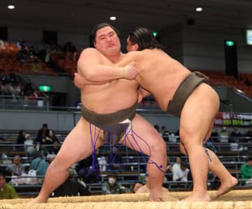 まげを落として再起力士 無傷4連勝で勝ち越し決める「心配かけたが自分にできることは勝つこと」【大相撲春場所】