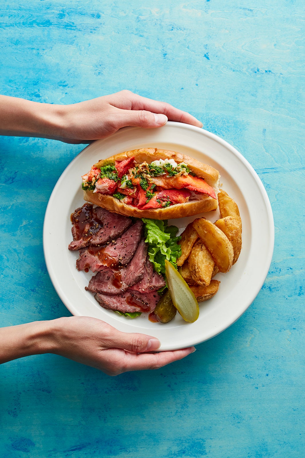 サーフ＆ターフ ロブスターロールプレート¥1,580／画像提供：フレーバーワークス