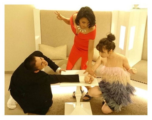 大野拓朗（左）、島崎遥香（右）、高橋メアリージュン（中央）／高橋メアリージュン公式ブログ（Ameba）より