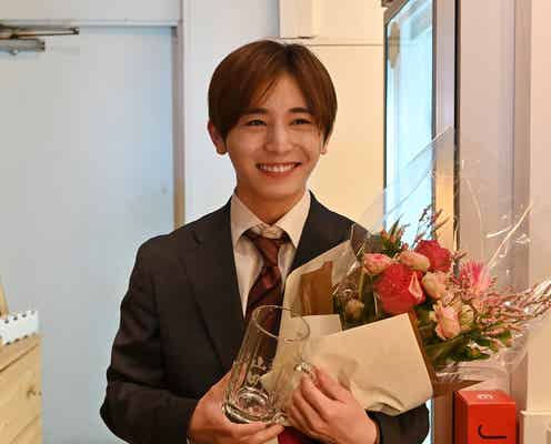 Hey! Say! JUMP山田涼介「俺かわ」笑顔でクランクアップ 芳根京子&なにわ男子・大橋和也が駆けつける