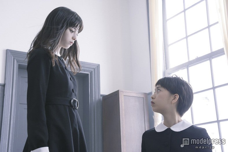 中条あやみ（左）と森川葵（右）（C）2014「劇場版　零～ゼロ～」製作委員会
