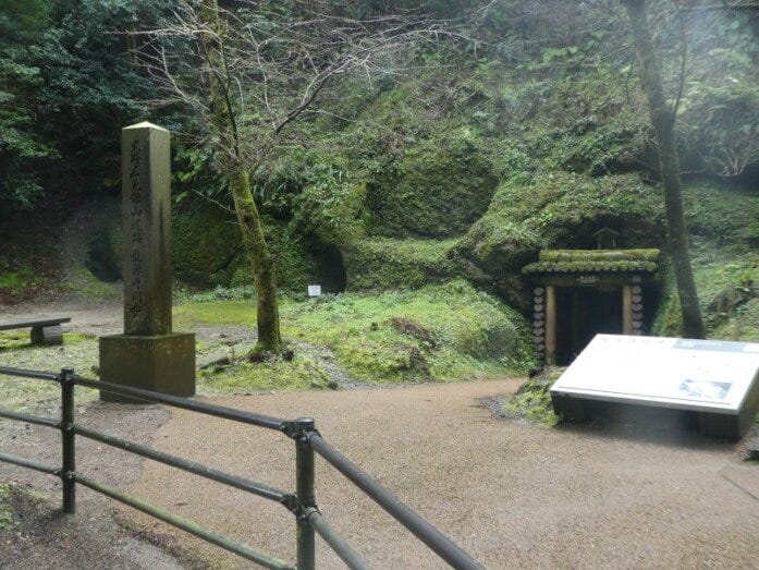 世界に流通した石見銀を産出した石見銀山の鉱山跡。鉱山町の街並みや銀を積み出した港などの関連施設も含めて世界遺産に登録されました（2020年3月撮影）