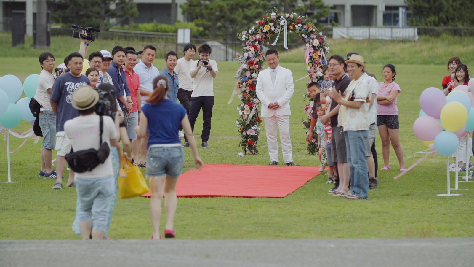 AKB48「LOVE TRIP」MVより