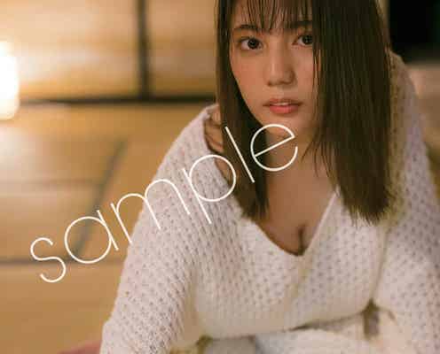 日向坂46小坂菜緒、湯上がり・おはよう・花嫁…彼女感溢れる8つの場面 未使用衣装のポストカード解禁<君は誰?>