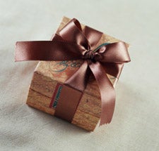 お菓子 アクセサリー 社会人男性が ホワイトデーに彼女にお返ししたいプレゼント モデルプレス