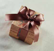 お菓子 アクセサリー 社会人男性が ホワイトデーに彼女にお返ししたいプレゼント モデルプレス