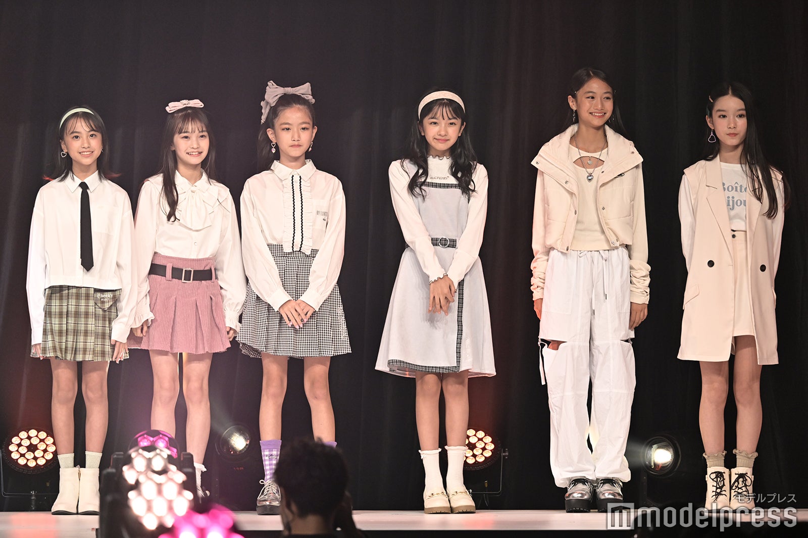 （左から）土井愛理咲、井口美怜、井上美聖、安藤実桜、かのん、藤中璃子（C）モデルプレス