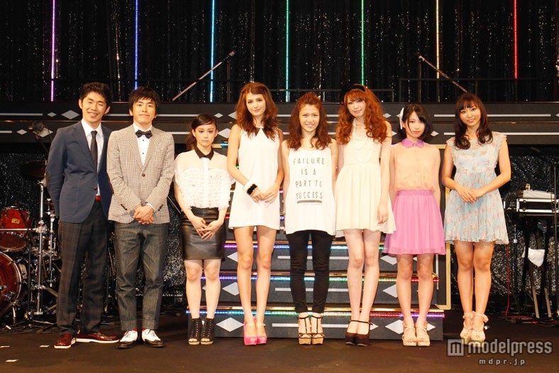 「Dream Vocal Audition」グランプリが決定／左から：池田一真、村上純（共にしずる）、塩野谷早耶香、マギー、泉彩世子、宮田聡子、上野優華、吉木りさ