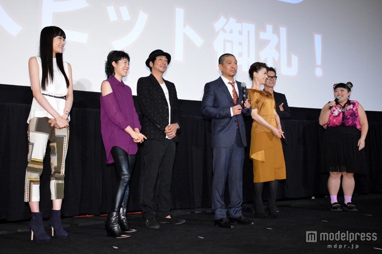 左から：佐藤江梨子、寺島しのぶ、大森南朋、松本人志監督、大地真央、渡部篤郎、渡辺直美