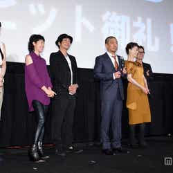 左から:佐藤江梨子、寺島しのぶ、大森南朋、松本人志監督、大地真央、渡部篤郎、渡辺直美