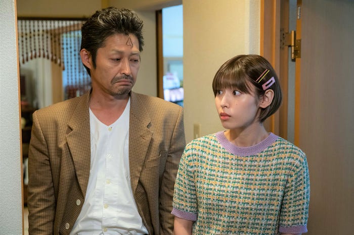 安田顕、白石聖「しもべえ」第4話より(C)NHK