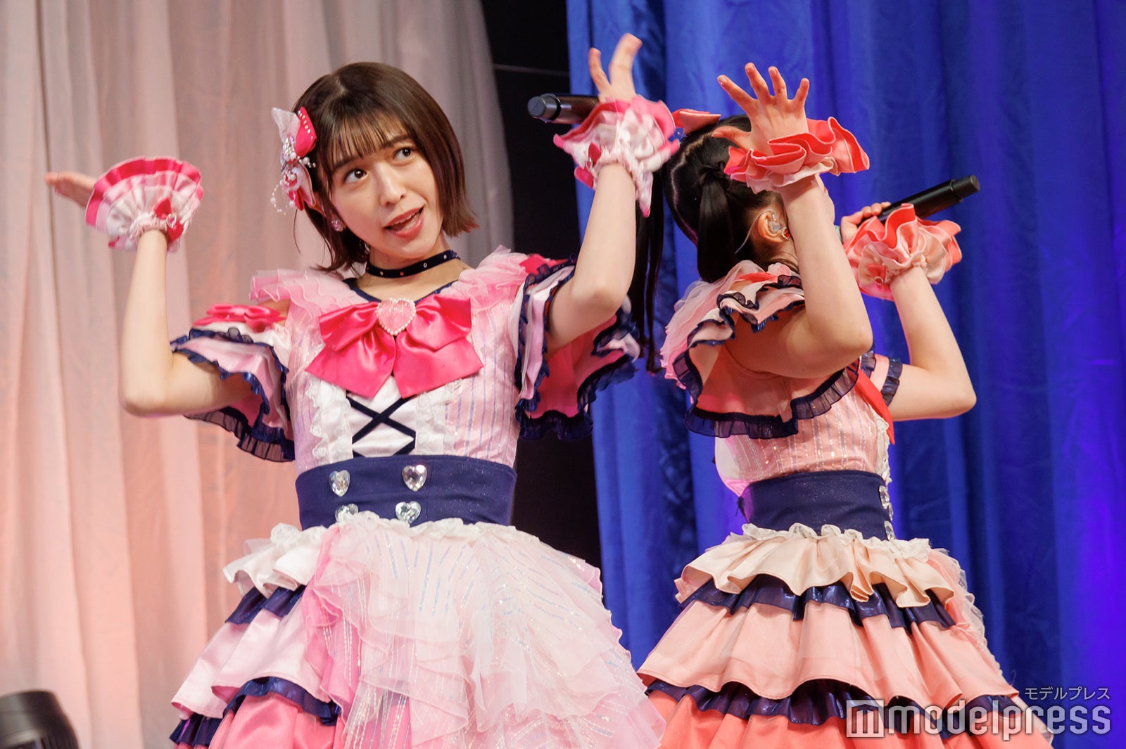 小泉遥香、坂井仁香（C）モデルプレス