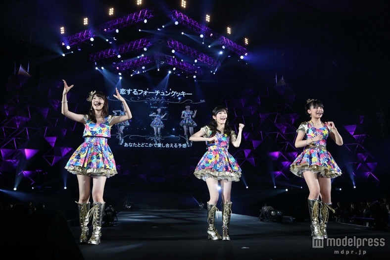 柏木由紀が興奮　ゴールデンボンバーら豪華共演に12000人熱狂