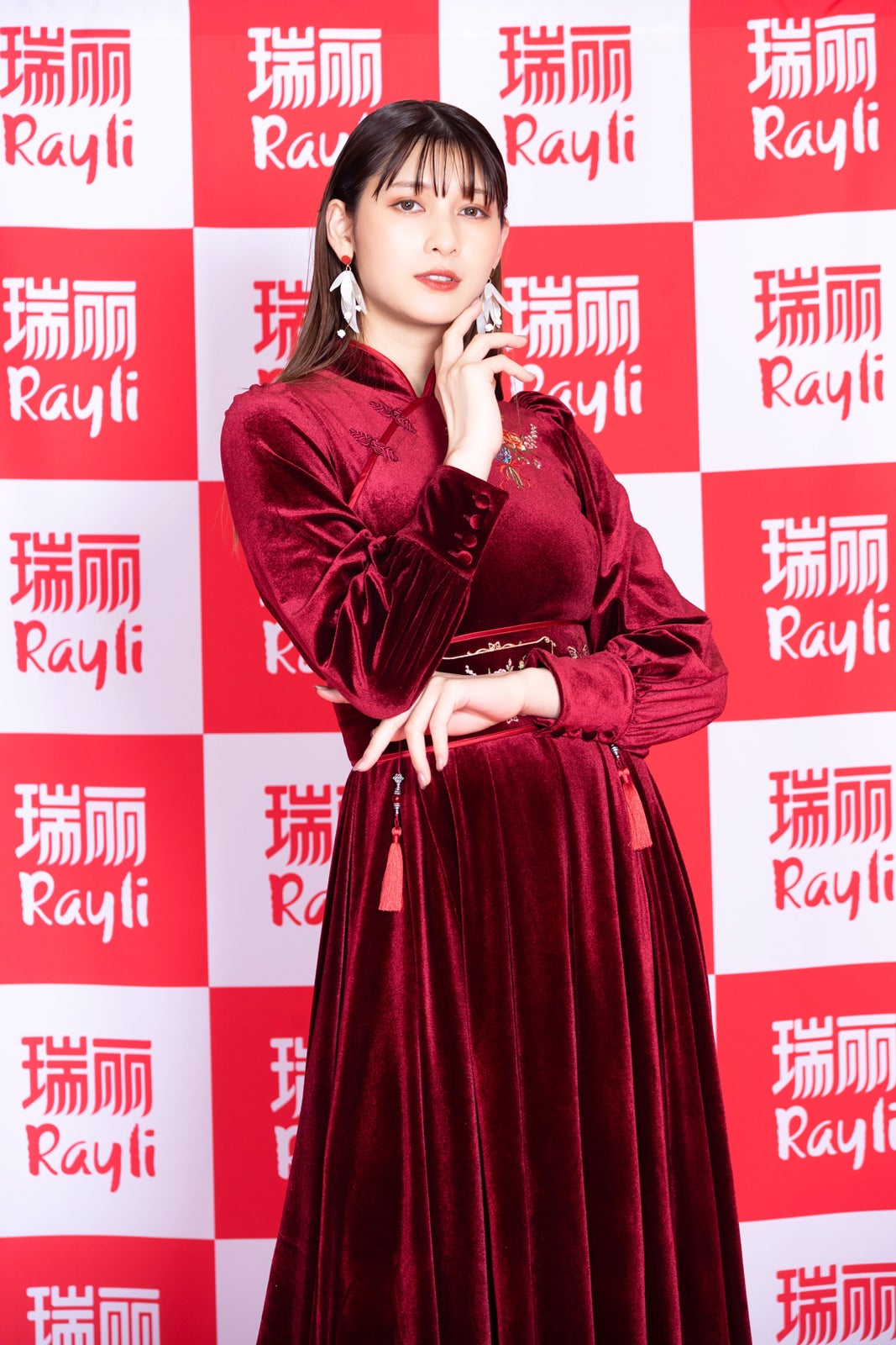 アンジェラ芽衣、中国ファッション誌「瑞麗」オーディションに“日本人モデル・代表審査員”で参加「こんな大役、私でいいのかしら」