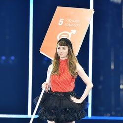 香里奈、ミニスカコーデで美脚を披露 圧巻オーラに歓声<TGC2016 S/S>