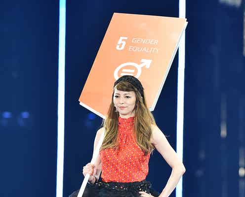 香里奈、ミニスカコーデで美脚を披露 圧巻オーラに歓声<TGC2016 S/S>