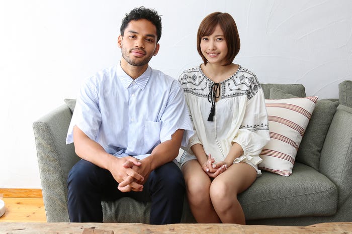 マット・キャブ、佐野ひなこ