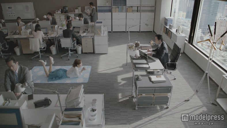 ロッテアイスの新CM「オフィス」編