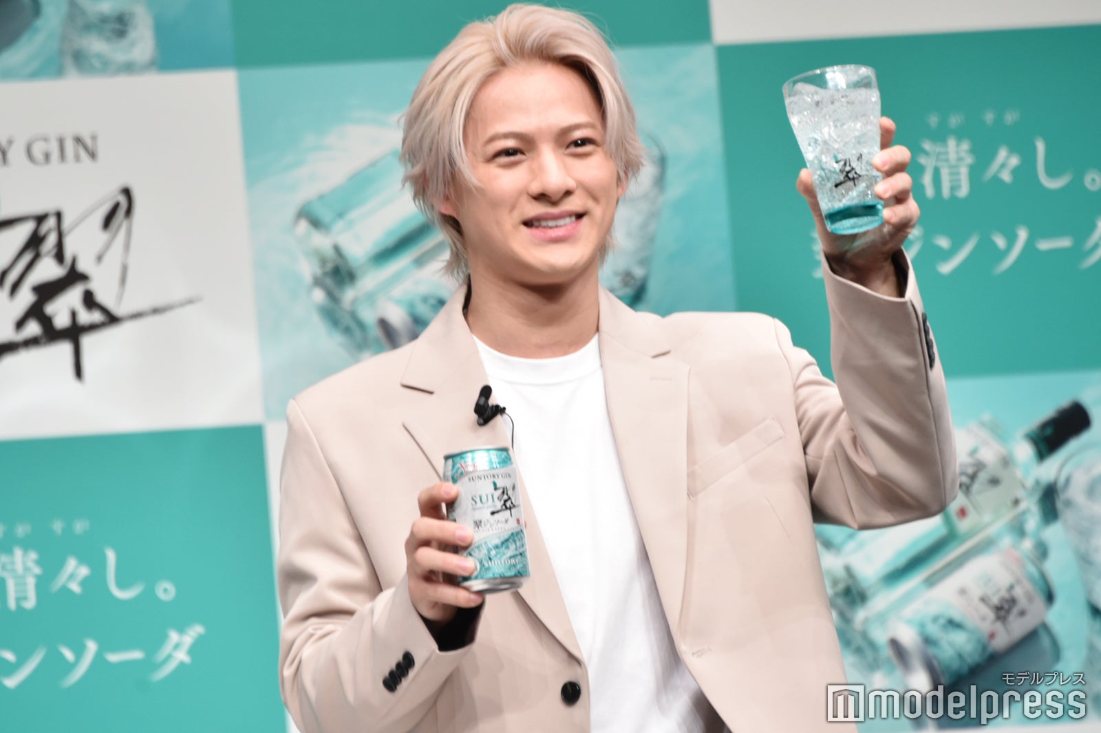 笑顔で乾杯する平野紫耀（C）モデルプレス