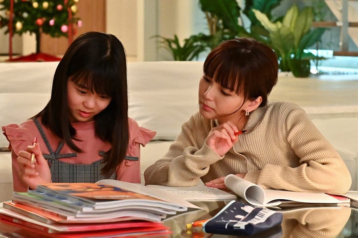大島美優、多部未華子/「マイファミリー」第4話より(C)TBS