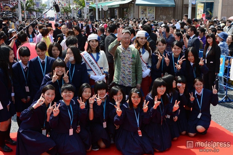 翁長雄志那覇市長（中央）