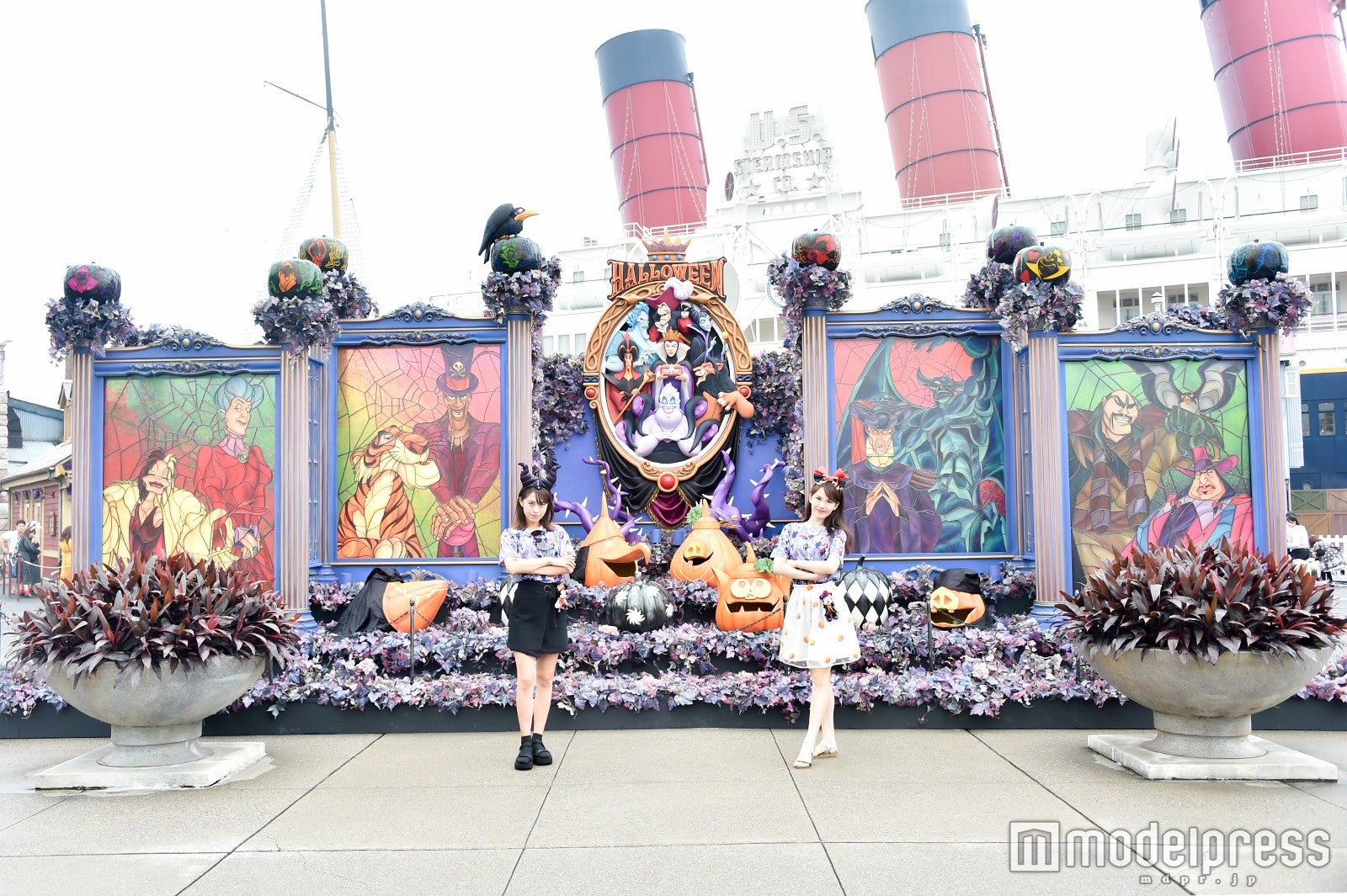 モデル：（左から）山本沙樹、松田佳奈子（C）モデルプレス（C）Disney