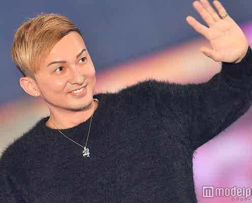 DA PUMP・ISSA、アカペラ手洗い動画に娘も参加 オシャレな自宅キッチンも話題に