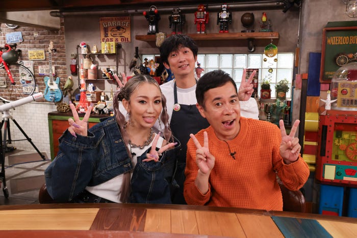 倖田來未、石田明、岡村隆史(C)カンテレ