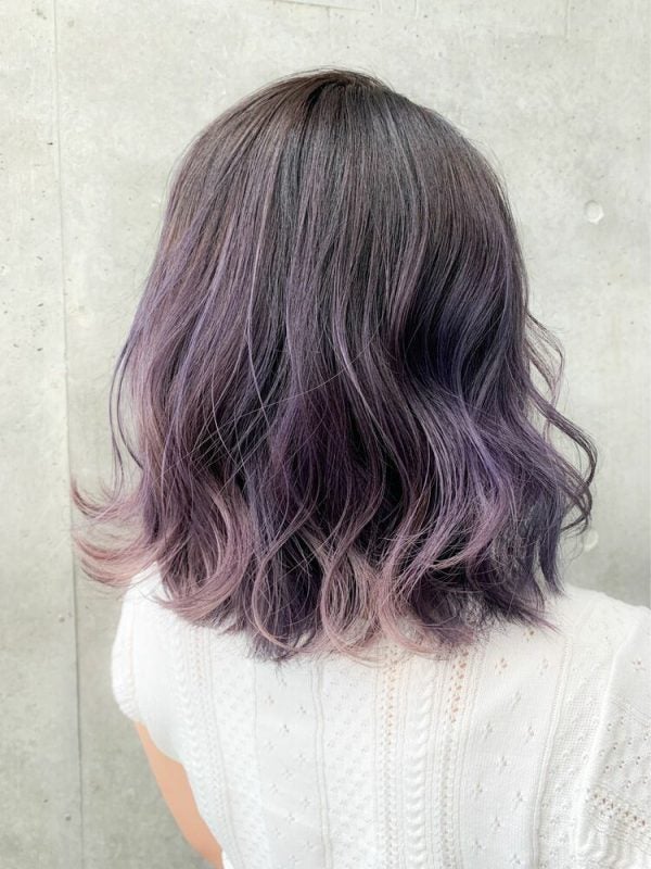 色落ち後も綺麗な 紫 グラデーション の髪色 暗め 明るめヘアで似合うを見つけよう モデルプレス 色落ち後も綺麗な 紫 グラデーション の髪色 暗め 明るめヘアで似合うを見つけよう モデルプレス