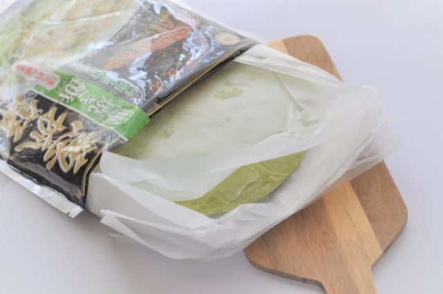 業務スーパー「葱抓餅」の封を開けたところ