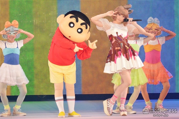 きゃりー クレヨンしんちゃんと ロボットダンス 披露で会場興奮 モデルプレス きゃりー クレヨンしんちゃんと ロボットダンス 披露で会場興奮 モデルプレス
