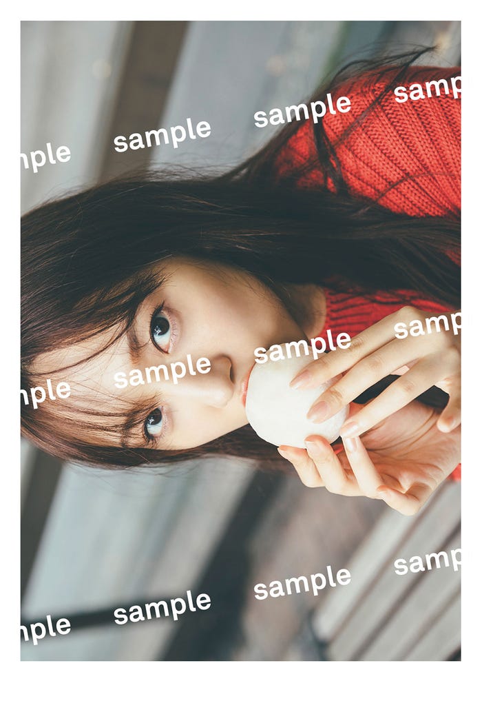 新内眞衣/通常版ポストカード(C)撮影:東京祐(画像提供:小学館)