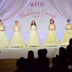 左から野崎萌香、里海、平野由実、宮田聡子、菅原沙樹、垣内彩未、青野楓、