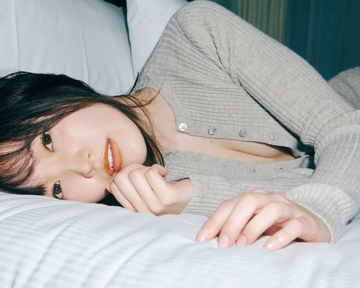 櫻坂46松田里奈、大人な魅力光るボディスーツ姿 1st写真集先行カット解禁【まつりの時間】