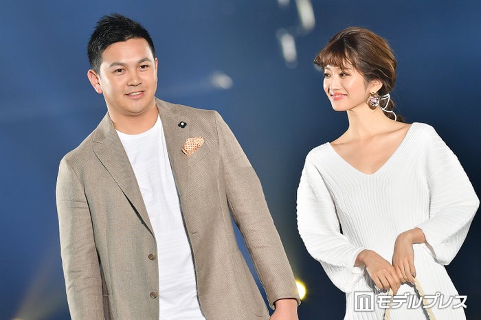 横浜dena山崎康晃選手がモデル挑戦 小室安未とカップル風リンクコーデでランウェイ Tgcしずおか モデルプレス