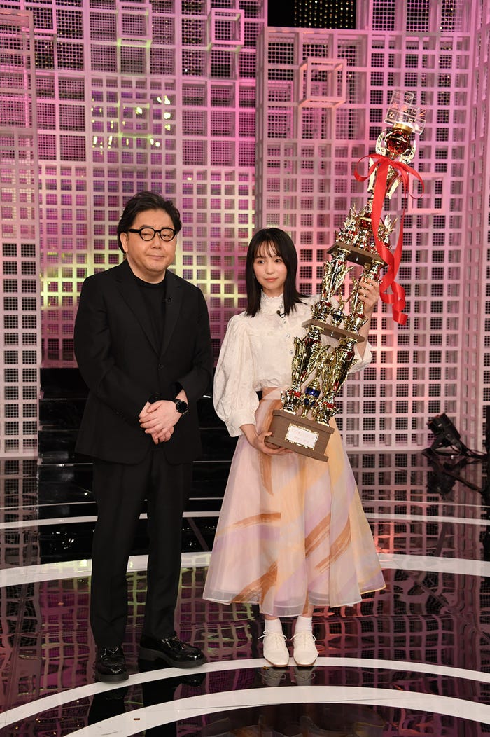 秋元康氏、幸澤沙良(C)モデルプレス