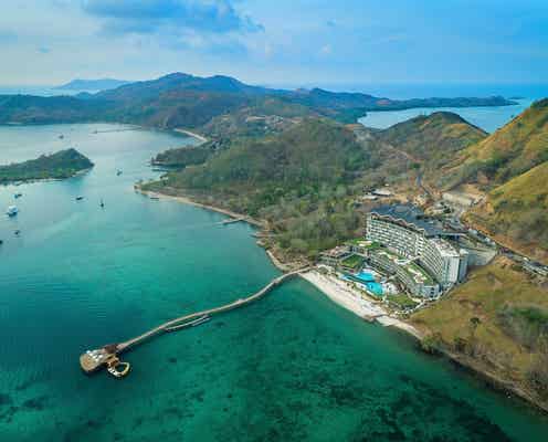 魅惑のインドネシア・フローレス島!5つ星ホテル「アヤナ コモド リゾート ワエチチュ ビーチ」へ絶景を求めて