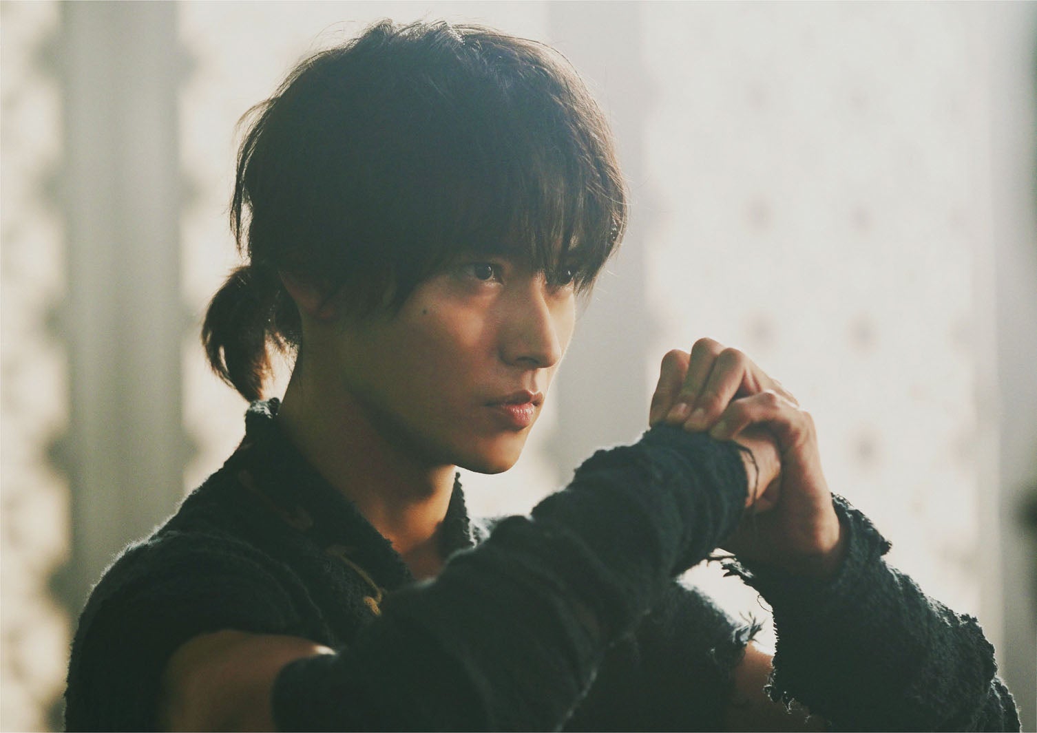 山崎賢人、強い眼差し向ける「キングダム 運命の炎」新場面写真解禁 IMAX版ポスタービジュアルも