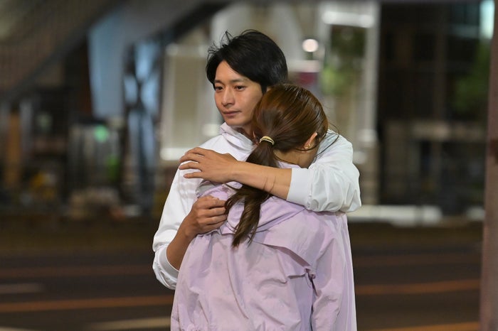 着飾る恋 向井理の 大人なハグ に視聴者悶絶 完璧な流れ かっこよすぎて困る モデルプレス 着飾る恋 向井理の 大人なハグ に視聴者悶絶 完璧な流れ かっこよすぎて困る モデルプレス