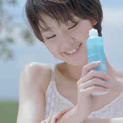 剛力彩芽/「8×4 デオウォーター」新CM「まっさら彩芽」篇より