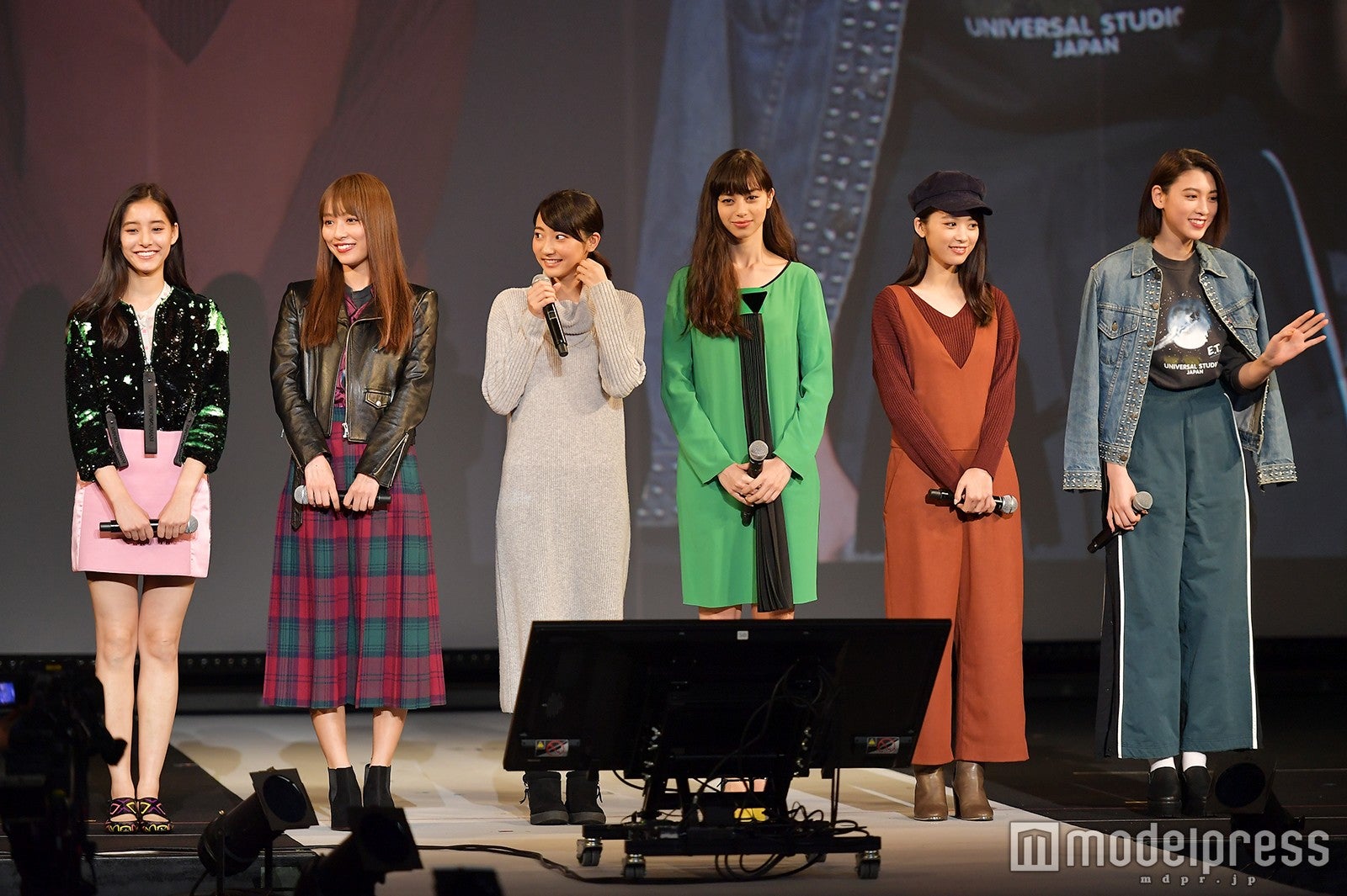 （左から）新木優子、内田理央、武田玲奈、中条あやみ、馬場ふみか、三吉彩花（C）モデルプレス（C）モデルプレス