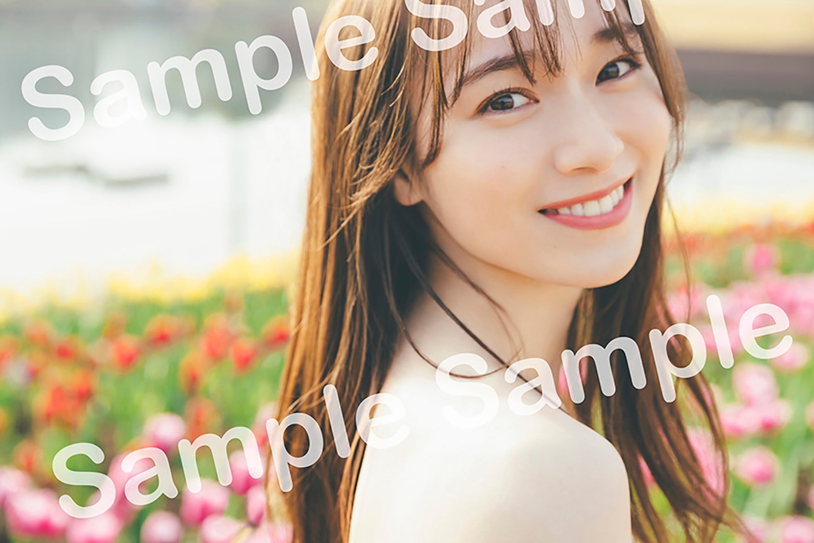 き*ん様 櫻坂46 守屋麗奈　写真集　直筆サインパネル　笑顔のグー、チョキ、パー 櫻坂46守屋麗奈、1st写真集「笑顔のグー、チョキ、パー」裏表紙4