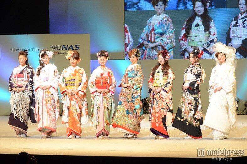 モデルガールズ（左から）中村さくら、藤本恵理子、苫米地玲奈、尾花貴絵、春輝、簑島宏美、滝元吏紗、河合ひかる