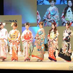 モデルガールズ(左から)中村さくら、藤本恵理子、苫米地玲奈、尾花貴絵、春輝、簑島宏美、滝元吏紗、河合ひかる