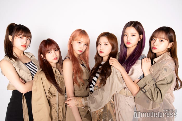 (左から)チェ・イェナ、矢吹奈子、キム・チェウォン、本田仁美、チャン・ウォニョン、チョ・ユリ (C)モデルプレス