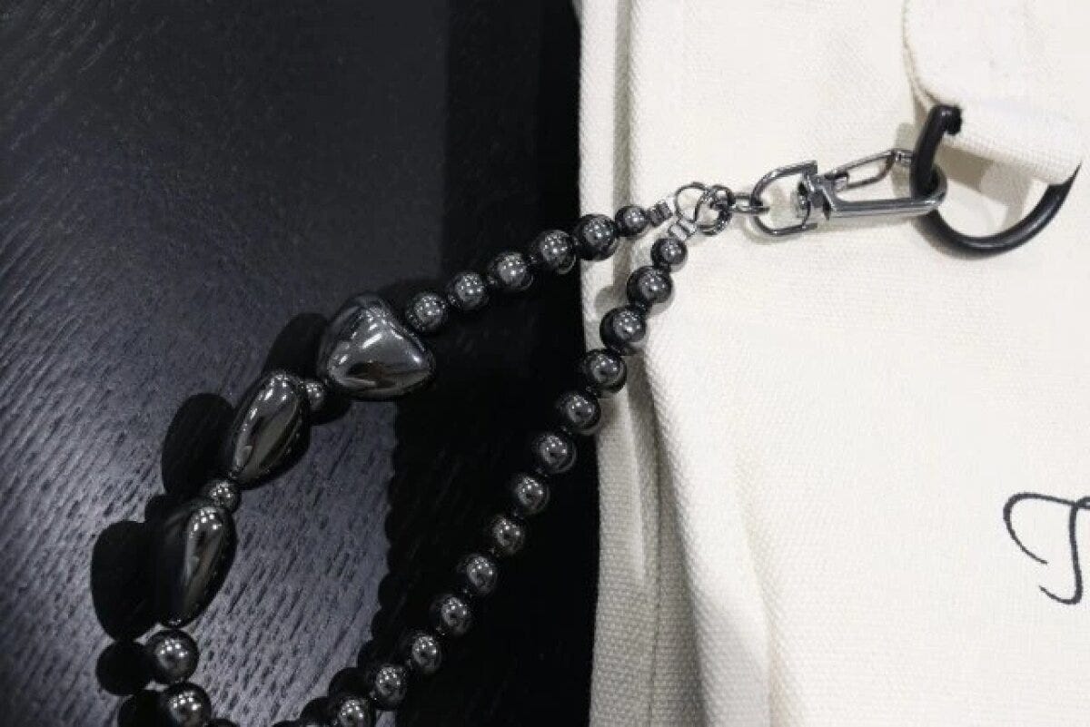 ダイソーメタリックハートビーズキーホルダーのバッグ使用例 ダイソーメタリックハートビーズキーホルダーのバッグ使用例