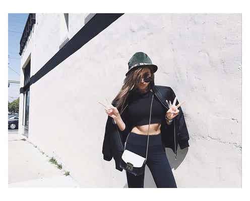 ローラ、線くっきり美腹筋が話題に 「かっこよすぎる」「憧れ」