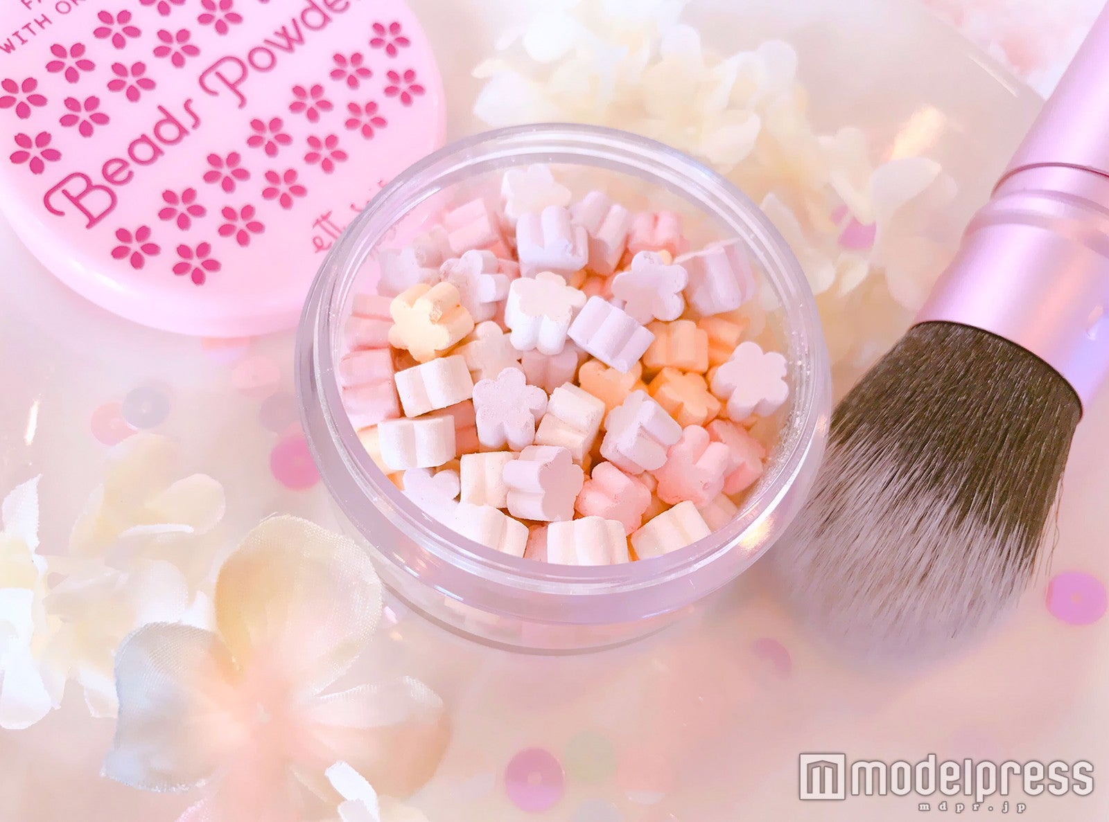 【エテュセ】「さくらビーズパウダー」（C）モデルプレス